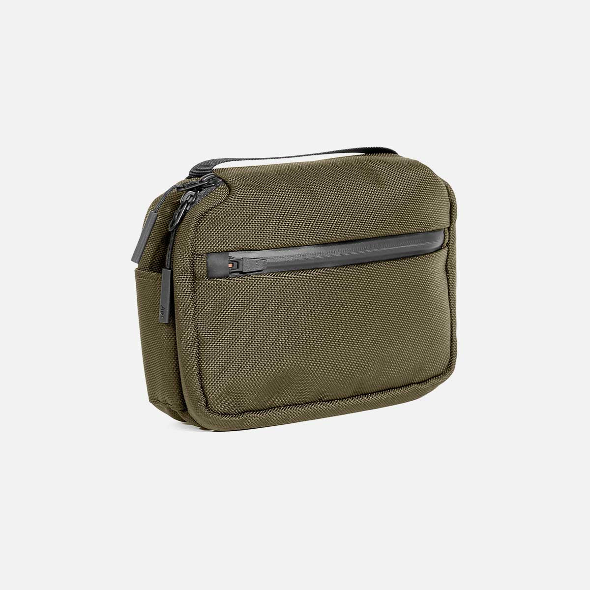 AER25039_travelkit2_olive_34hero.jpg
